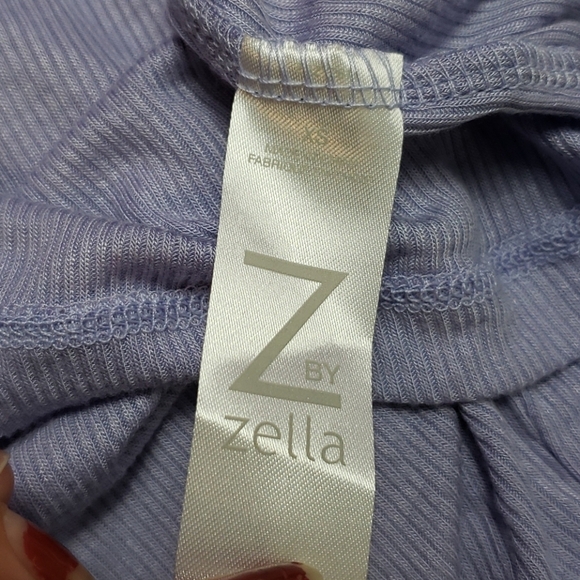 3/$15 Z by zella lavender colored tank size XS - Picture 5 of 6